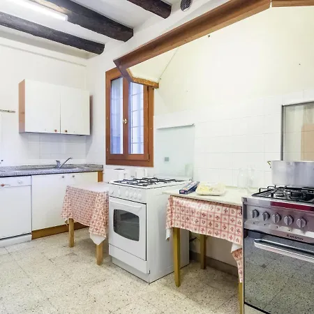 Ferienhaus Monumental Mansion In Crespignaga With Swimming Pool *